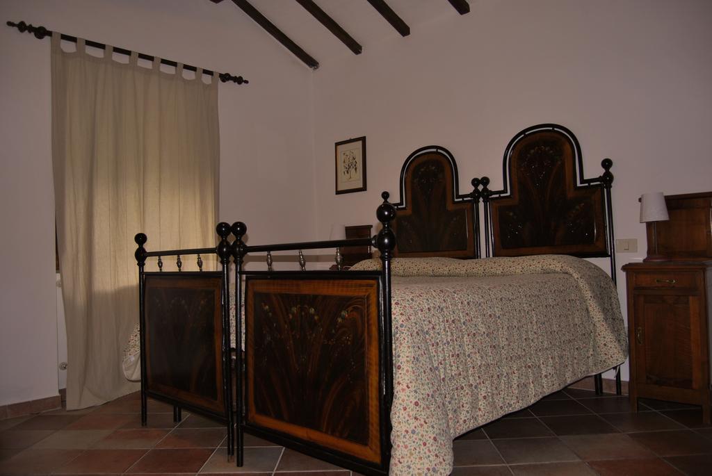 Villa Casale Degli Ulivi Gualdo Tadino Habitación foto