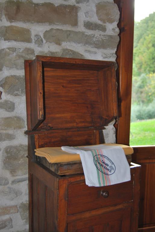 Villa Casale Degli Ulivi Gualdo Tadino Habitación foto